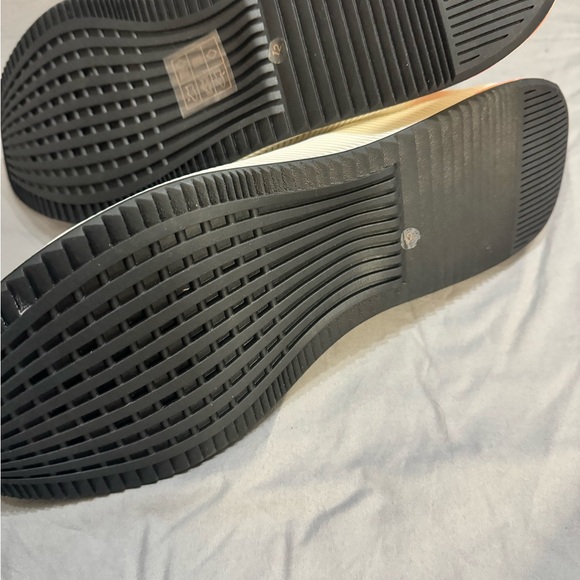 NWT French Connection UK (ergo, the FCUK logo) slip on sneakers in cream - Picture 5 of 8